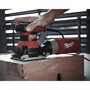 Slefuitor cu vibratii 220 V Milwaukee SPS 140, talpa 113x105 mm, 260 W, alimentare Retea 220-240 V