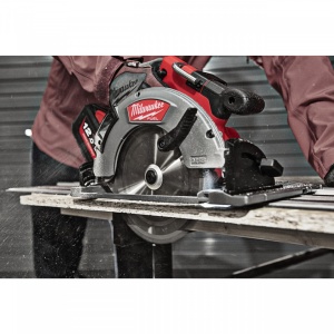 Fierăstrău circular 66 mm M18 FUEL™ pentru lemn și plastic, compatibil cu șină de ghidaj Milwaukee M18 FCSG66-0, alimentare Cu acumulator - neechipat