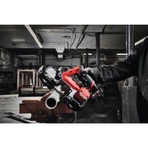 Fierăstrău sub compact cu bandă 64 mm M12 FUEL™ M12 FBS64-402C ( KIT: 2 x M12 B4 Acumulator, C12 C Încarcător, Kitbox) - Img 8