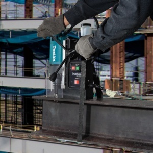 Masina de gaurit si insurubat Makita cu talpa magnetica 1050W - Img 3