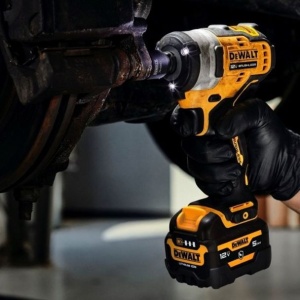 Masina de insurubat cu impact Dewalt DCF901P1G, cu acumulator tip "G" 12V/5.0Ah, cuplu maxim 340 Nm, prindere 1/2" - Img 4