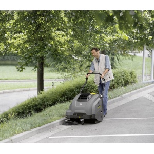 Masina de maturat-aspirat cu motor termic Karcher KM 75/40 W G Facelift, autotractare - Img 3