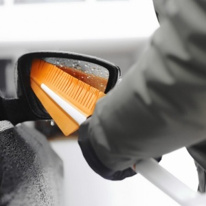 Perie si racleta pentru gheata, 670mm, 221g, Fiskars SnowXpert - Img 6