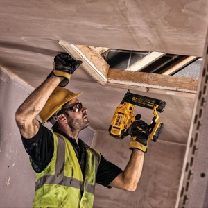 Pistol de batut cuie Dewalt DCN680NT, compatibil cu acumulatori Li-Ion 18 V XR , cuie 1.25 / 15-54 mm, capacitate magazie 110 buc, in geanta TSTAK - Img 4