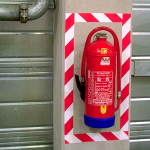 Banda marcare protectie, 2 culori, 3M 767i vinil, rosu alb, 50mm x 33m 70006299880 - Img 3