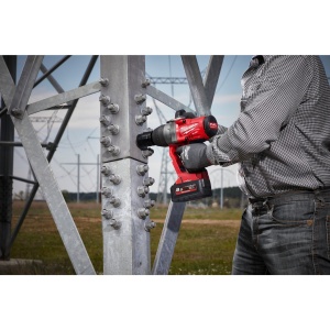 Cheie cu impact 1" Milwaukee M18 FUEL™ ONEFHIWF1-802X, cuplu 2400 Nm, livrata cu acumulatori, incarcator, valiza - Img 8