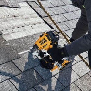 Ciocan de batut cuie Dewalt DCN45RND2 cu 2 acumulatori XR 18 V / 2 .0Ah , cuie 3.1 / 19-45 mm - Img 5