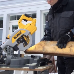 Fierastrau circular pentru taieri inclinate Dewalt DCS777T2 cu acumulatori Li-Ion XR FLEXVOLT 54 V 6.0 Ah, diametru panza 216 mm - Img 5
