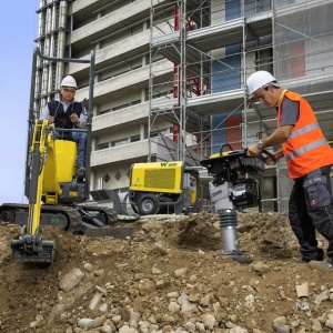 Mai compactor Wacker Neuson AS50e, compatibil cu acumulatori, forta de impact 16 kN, greutate 71 kg - Img 4