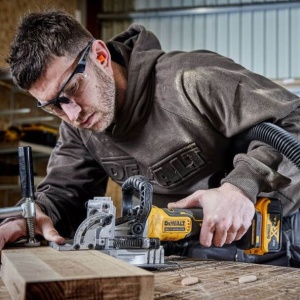 Masina de frezat nuturi DeWalt DCW682P2, adancime de taiere 20 mm, cu 2 acumulatori 18V XR/5.0Ah in valiza TSTAK - Img 8