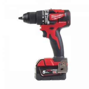 Mașină de găurit si insurubat cu percuție cu acumulatori Milwaukee M18 CBLPD-502C, cuplu 60 Nm, livrata cu acumulatori