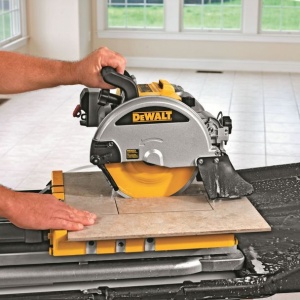 Masina de taiat in mediu umed cu disc diamantat Dewalt D24000, 1600 W, diametru disc 250 mm, pentru marmura, granit si placi ceramice - Img 5