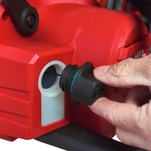 MILWAUKEE M18FCHS35-122 FIERĂSTRĂU CU LANȚ, LAMA 35 CM, 2 BATERII 12 AH, INCARCATOR - Img 15