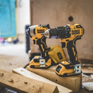 Set combo 2 scule DeWalt DCK2062D2T: Masina de gaurit , motor fara perii, 18V DCD709, Masina de insurubat cu impact, motor fara perii 18V DCF809, 2 acumulatori Li-Ion18V, 2Ah, incarcator, valiza de transport TSTAK - Img 3