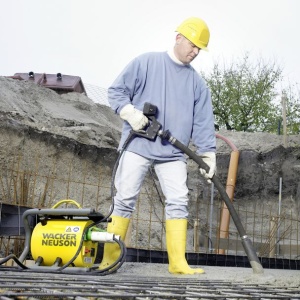 Vibrator de beton compatibil cu convertizor Wacker Neuson IRSEN 58/042 GV, cap vibrant 58 mm cu protectie de cauciuc, lungime furtun 0.8 m, frecventa 200 Hz, maner vibratii scazute - Img 3