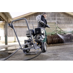 Aparat de spalat cu presiune cu motor termic HD 6/15 G Classic - Img 3