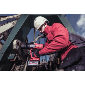 Cheie cu impact 1" Milwaukee M18 FUEL™ ONEFHIWF1-802X, cuplu 2400 Nm, livrata cu acumulatori, incarcator, valiza - Img 9