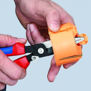 KNIPEX 13 82 200 T Cleşte pentru instalaţii pentru electricieni cu manşoane multicomponent, cu cârlig de fixare integrat pentru montarea unei siguranţe împotriva căderii vopsit negru 200 mm - Img 4