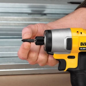 Masina de insurubat cu impact, cu acumulatori Dewalt DCF815D2, 10.8V/2.0Ah, cuplu maxim 107 Nm, cu 2 acumulatori, incarcator si valiza de transport - Img 3
