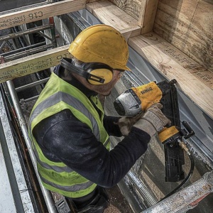 Pistol pneumatic de batut cuie Dewalt DPN9033SM, 90 mm, unghi de inclinare magazie 33° - Img 2