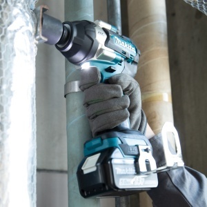Cheie de insurubat cu impact Makita LXT 18V, 700 Nm, cu 2 acumulatori - Img 3