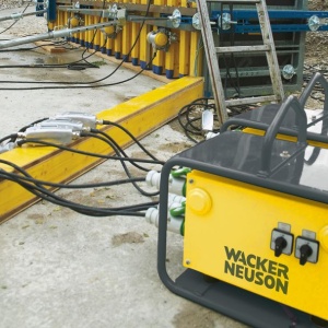 Convertizor de frecventa Wacker Neuson FUE M/S 75A 4CEE-32A, curent de iesire de 75 A, tensiune iesire 42 V, 4 prize x 32 A - Img 2