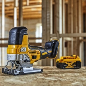 Fierastrau pendular compatibil cu acumulatori XR Li-Ion Dewalt DCS335P2, 18 V, 2 x 5 Ah, valiza transpot - Img 7