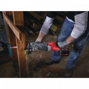 Fierastrau sabie cu acumulator Milwaukee M18 BSX-402X, livrat cu acumulator, valiza