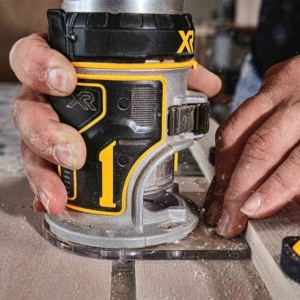 Masina de frezat DeWalt DCW604P2, 18V XR 2x5 Ah, brushless, 8mm - Img 2