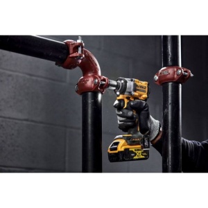 Masina de insurubat cu impact Dewalt DCF922P2T, patrat 1/2", maxim 406 Nm, cu 2 acumulatori XR 18V / 5.0Ah si incarcator in valiza TSTAK - Img 3