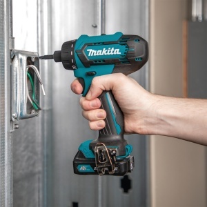 Masini de gaurit si insurubat cu acumulatori Makita CXT 12Vmax, HEX, 30 Nm, cu 2 acumulatori - Img 2