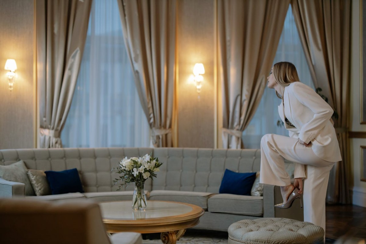 Ținute monocrome: Cum să creezi look-uri sofisticate folosind o singură culoare