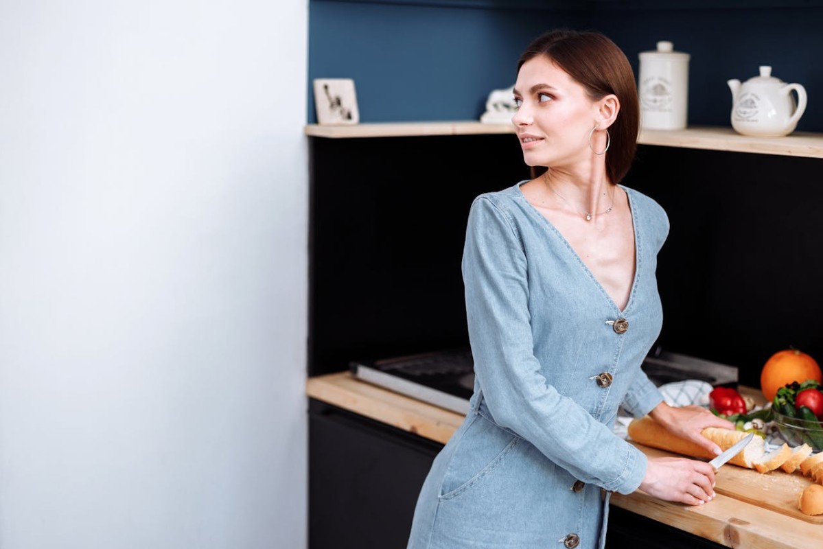Rochia din denim: Un must-have versatil pentru diverse ocazii