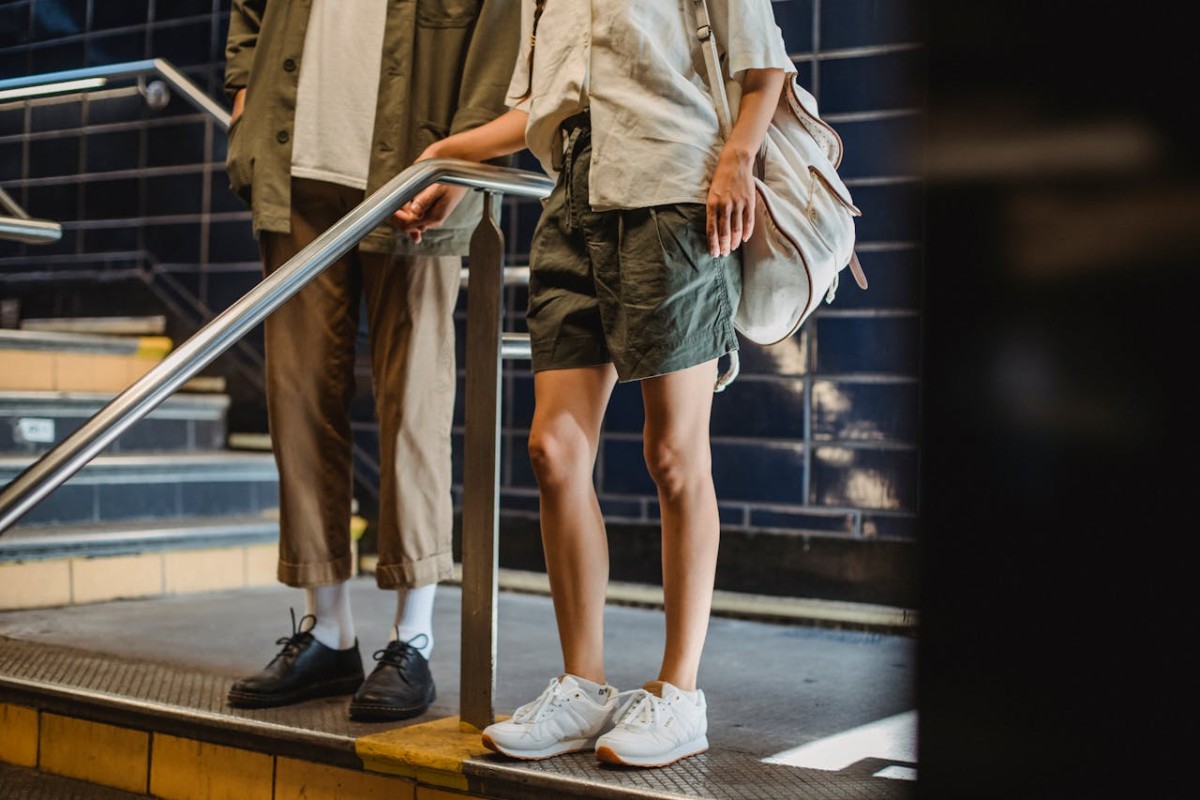 Cum să porți pantalonii scurți (șorturile): Idei de outfituri pentru vară