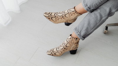 Botine cu toc vs. botine cu talpă groasă: ce alegi și cum le stilizezi?
