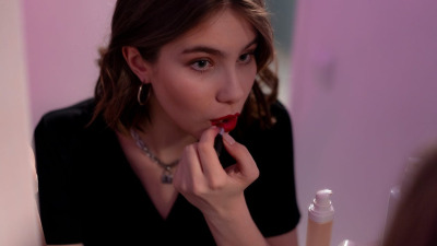 Machiajul de seară: Tehnici și produse pentru un look dramatic și rezistent