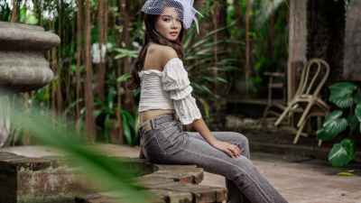 Bluze cu umerii goi: Un trend romantic și cum să îl adaptezi