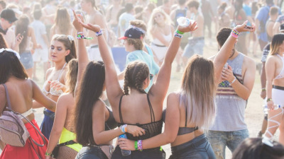 Încălțăminte chic pentru evenimente in aer liber
