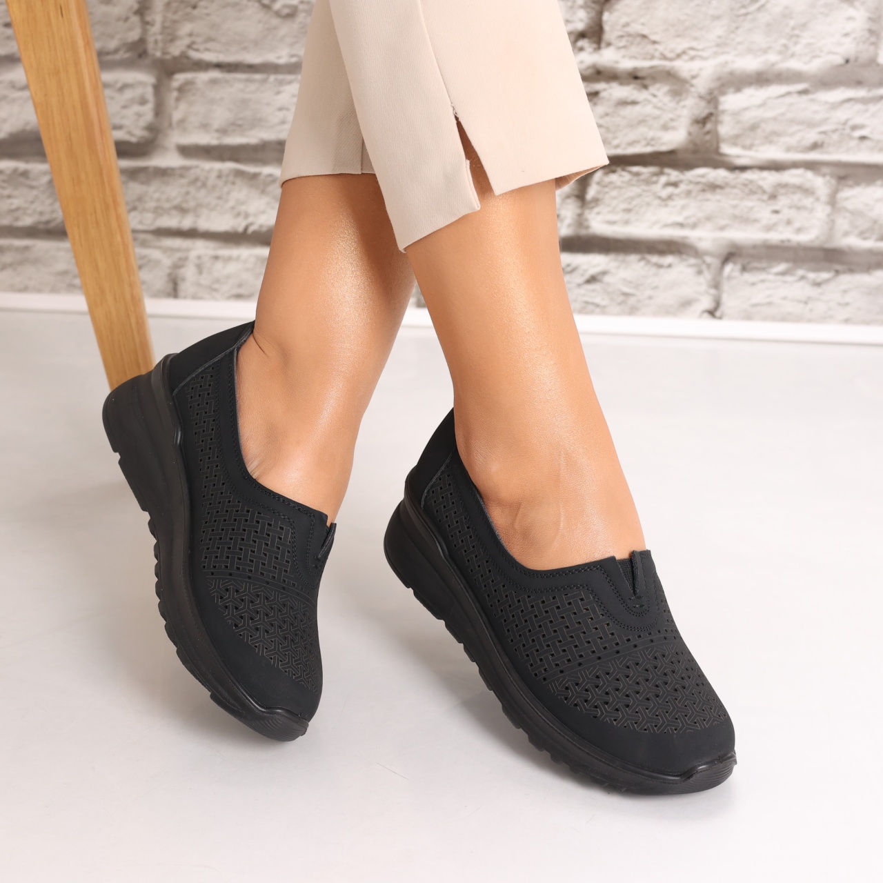 Pantofi dama casual Negri din Piele Ecologica Sonita - 1 | YEO