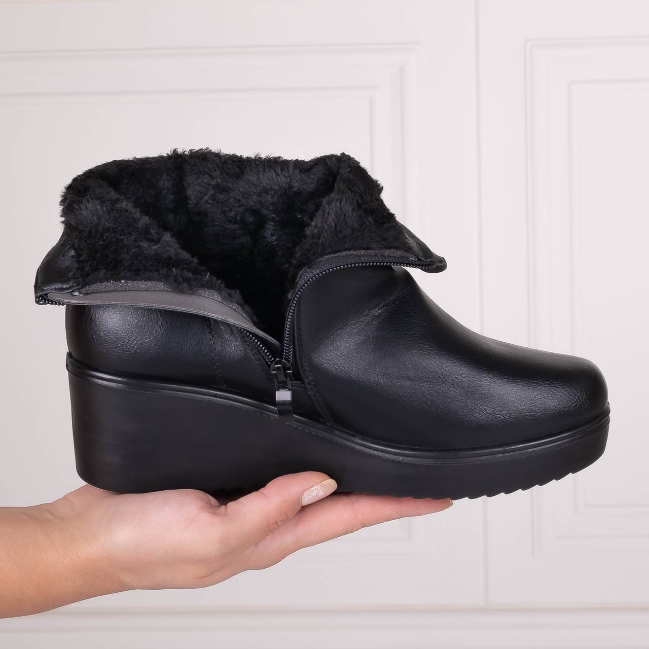 Ghete Dama Imblanite Negre din Piele Ecologica Favora - 1 | YEO