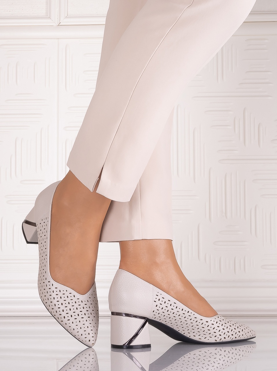 Pantofi dama cu toc Gri din Piele Ecologica perforată Benvia - imagine 4