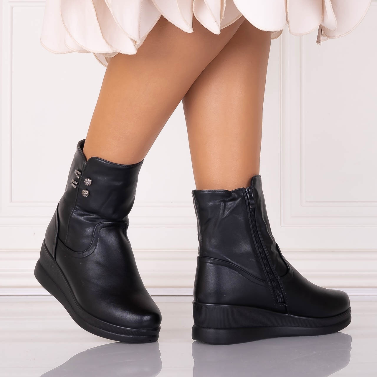 Ghete Dama Imblanite Negre din Piele Ecologica Corelea - 3 | YEO