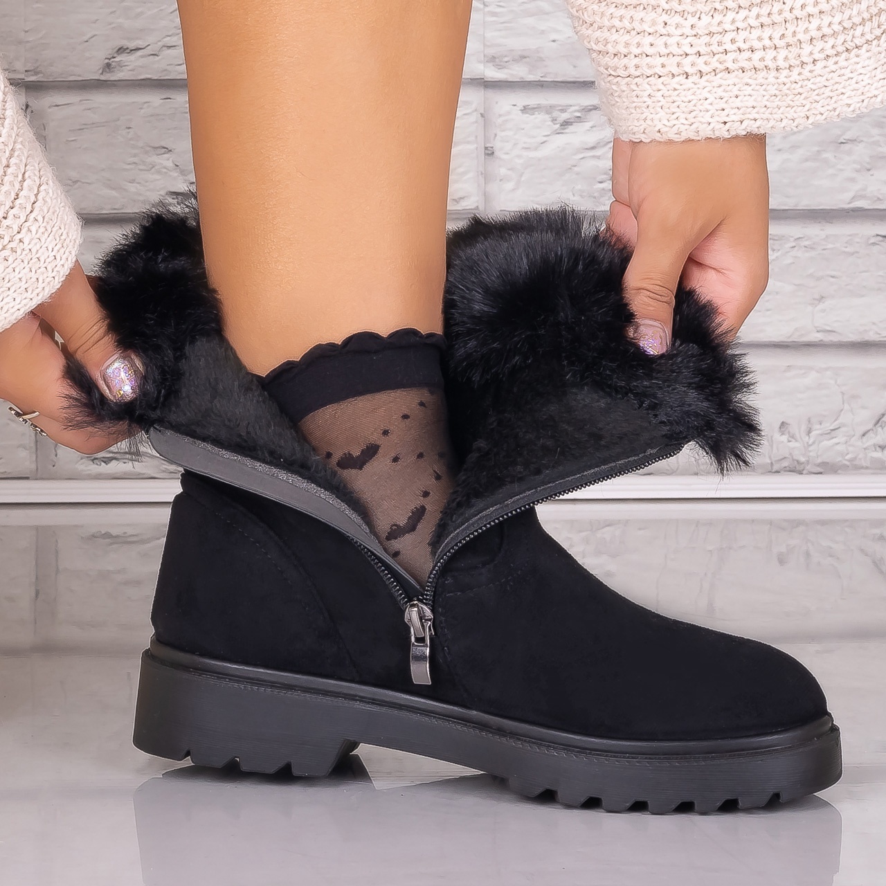 Ghete Dama Imblanite Negre din Piele Ecologica Intoarsa Lovisa - 1 | YEO