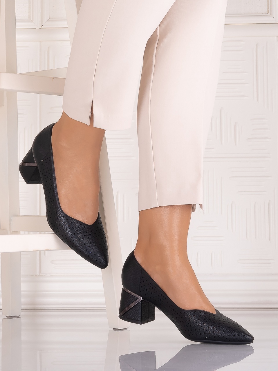 Pantofi dama cu toc Negrii din Piele Ecologica Benvia - imagine 2
