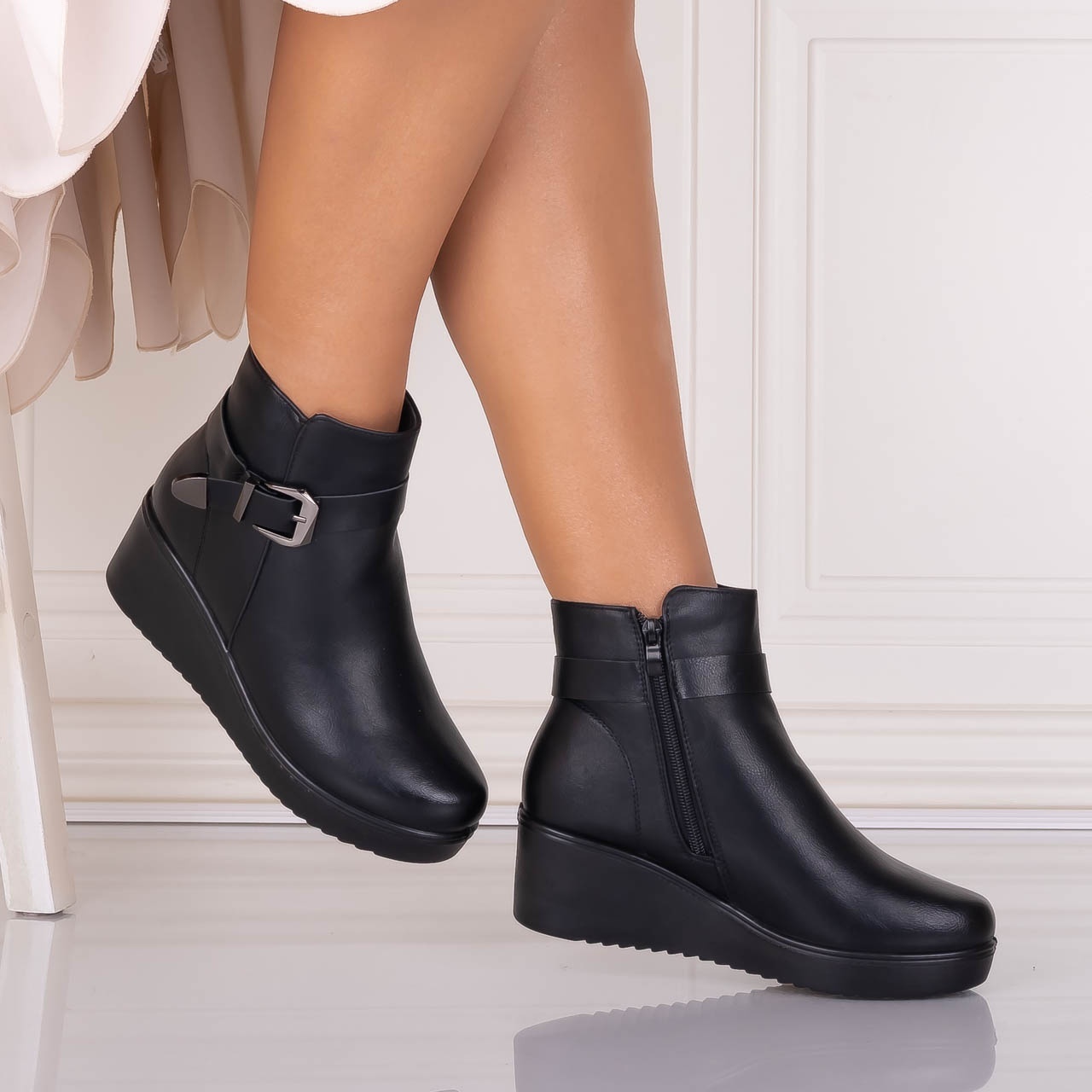 Ghete Dama Imblanite Negre din Piele Ecologica Favora - 3 | YEO