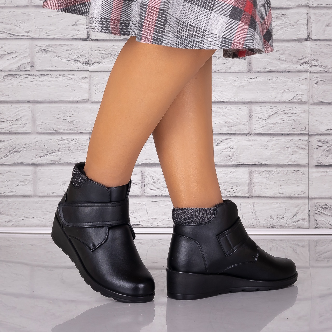 Ghete Dama Imblanite Negre din Piele Ecologica Sanita - 2 | YEO