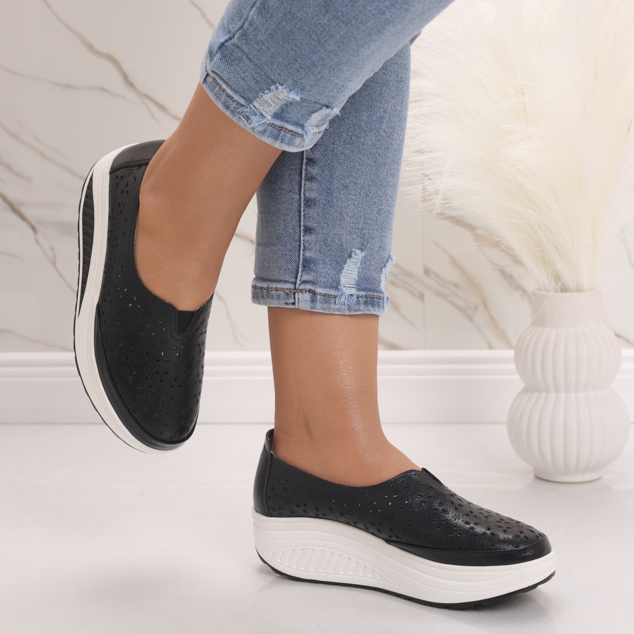 Pantofi dama cu platforma Negri din Piele Naturala Pyrva - 3 | YEO