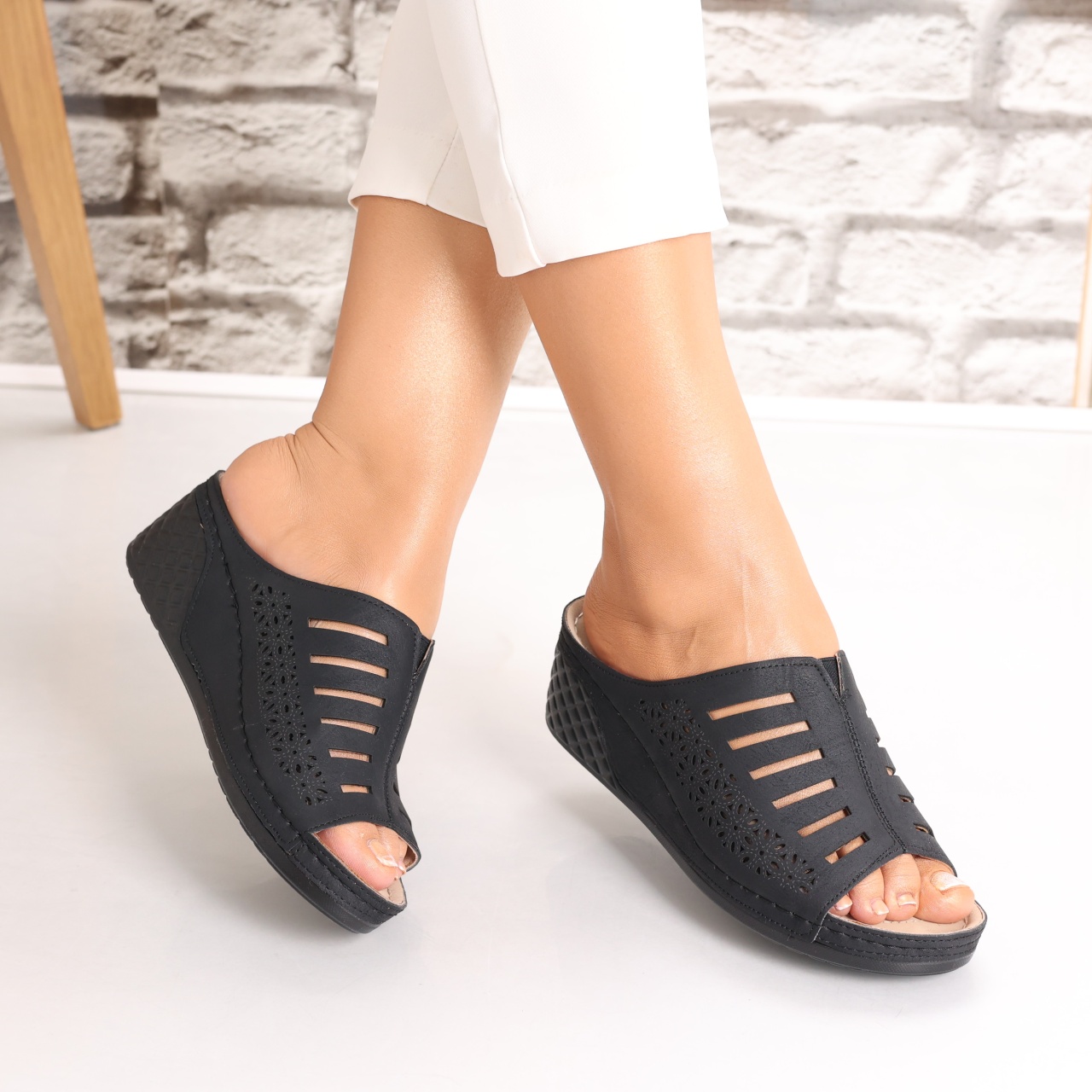 Papuci dama cu platforma Negri din Piele Ecologica Adaya - 1 | YEO