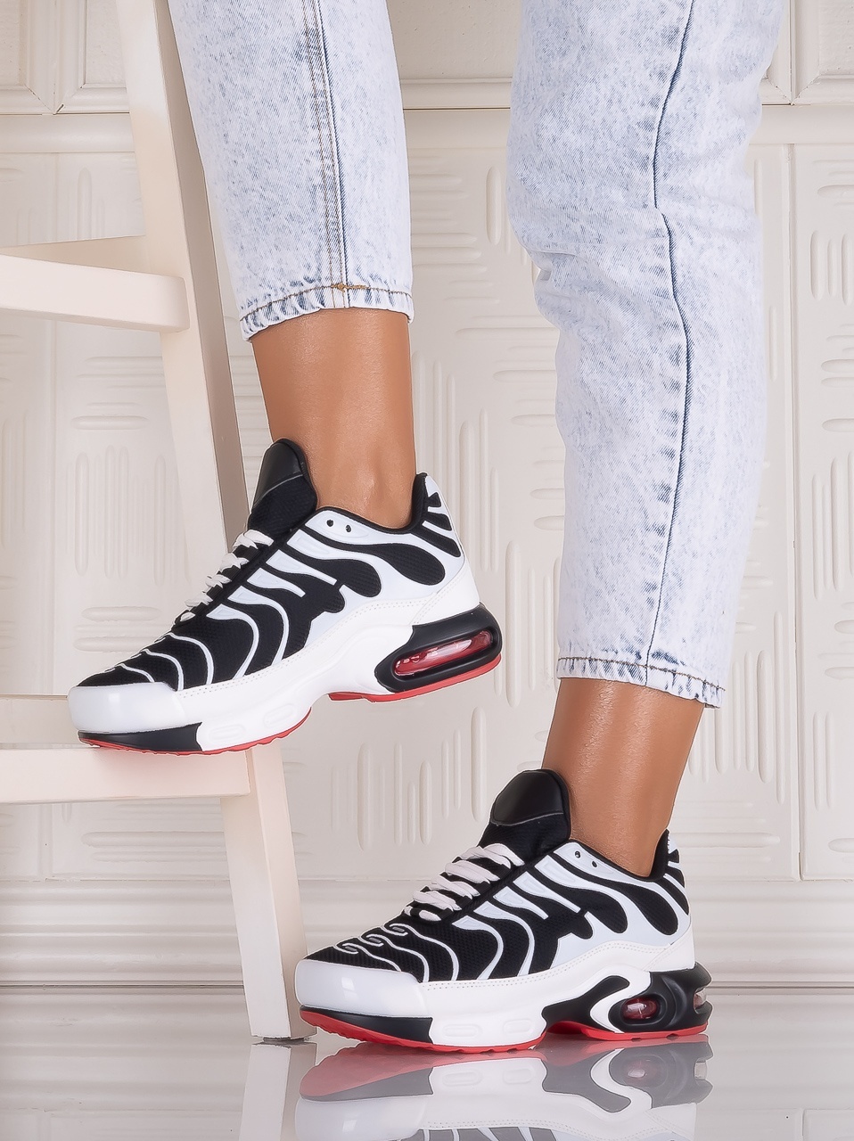 Adidasi dama Albi/negru din Textil Nikona - imagine 3