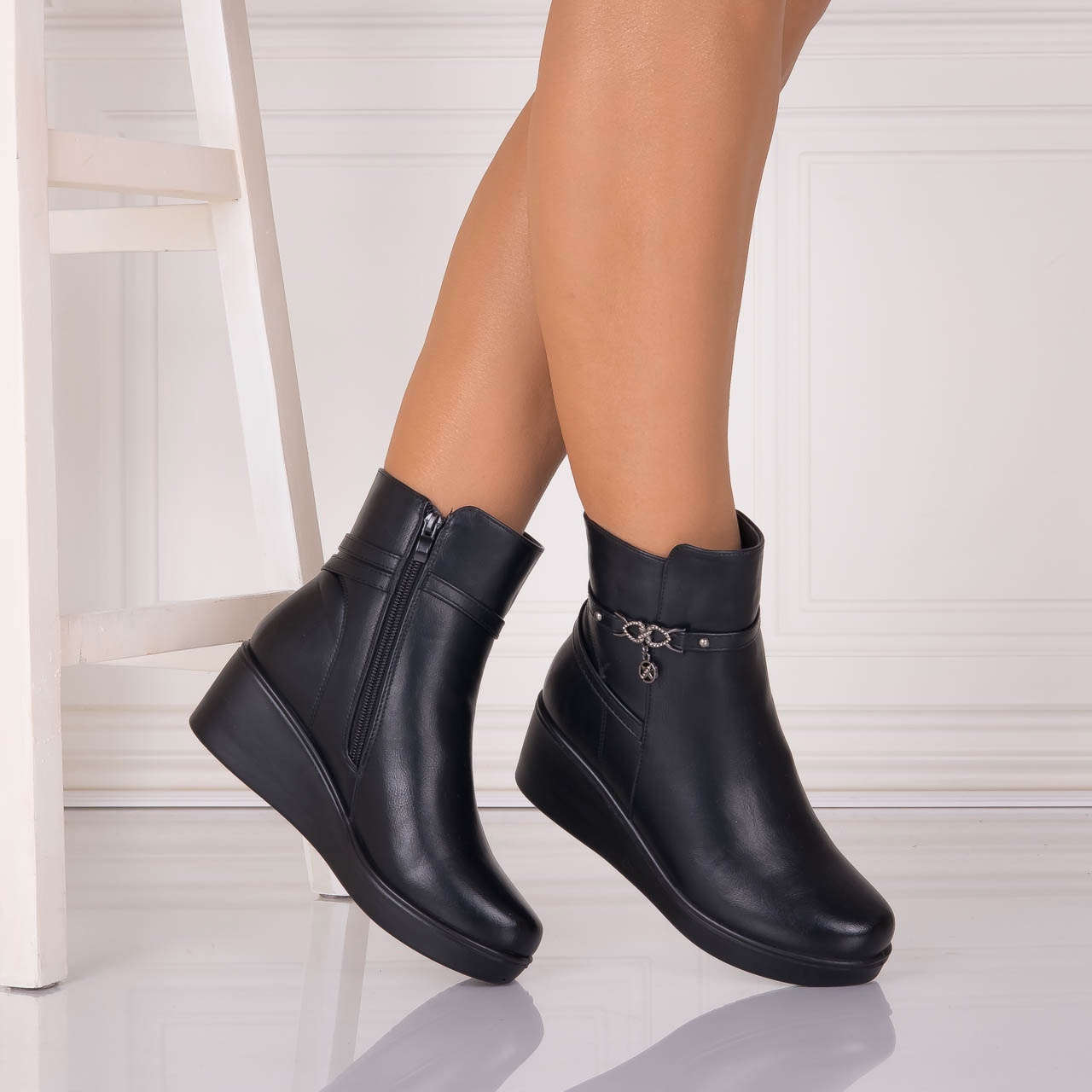 Ghete Dama Imblanite Negre din Piele Ecologica Asida - 2 | YEO